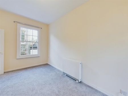 Three bed flat to rent in Church Street, Launceston, PL15 - Photo 5