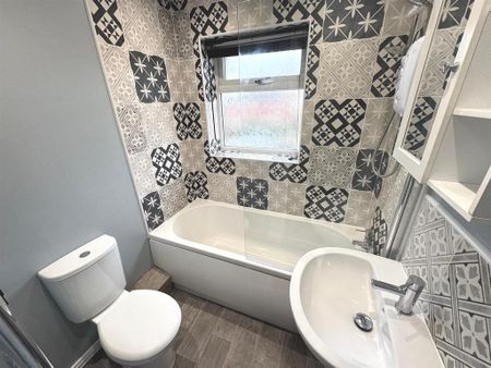 2 bedroom semi-detached house to rent - Photo 5