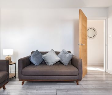 2 Bed Flat, Rhema Court, RG1 - Photo 1