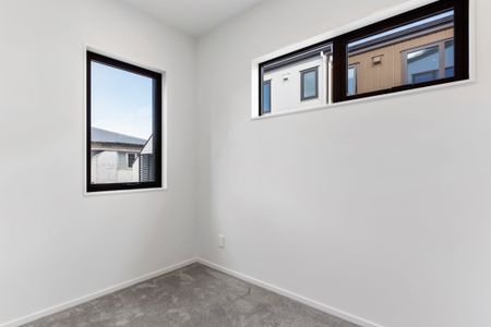 Modern Luxury - Unbeatable Location - Photo 2