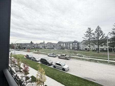 Bright and Brand New Corner Jr One Bedroom in Fleetwood - Photo 4