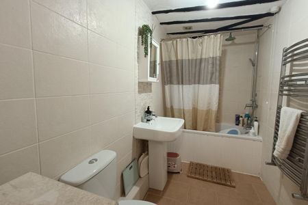 High Street - Photo 2