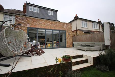 Osborne Road, Walton-on-Thames - 4 bedrooms Property for lettings - Seymours - Photo 5