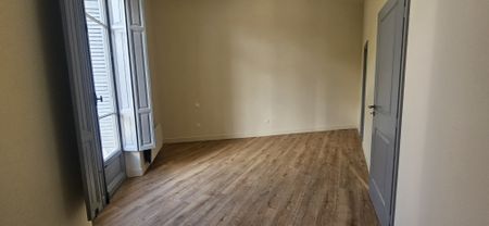 Appartement T2 neuf avec vue exceptionnelle sur les Arènes – Victor Hugo, Nîmes À louer - Photo 3