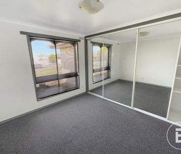 RENOVATED ONE BEDROOM UNIT IN CONVENIENT DELACOMBE LOCATION - Photo 1