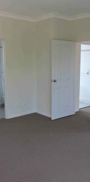3 BEDROOM TOWNHOUSE IN BOUTIQUE COMPLEX - Photo 1