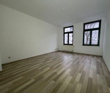 1.OG - Bad mit Fenster - begrünter Innenhof - modernes Laminat ! - Foto 1