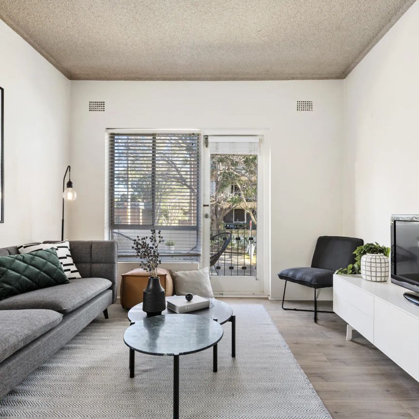 Waterfront living at its best. - Photo 1