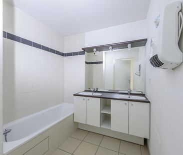 location Appartement T4 DE 94.26m² À VENISSIEUX - Photo 2