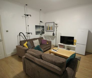 House of Multiple Occupation to rent on - Photo 1