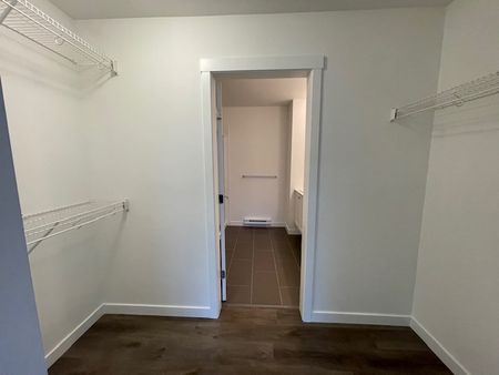 Unit 305 - Beautifully Designed/Three Bedrooms Condo at The Grove - Photo 5