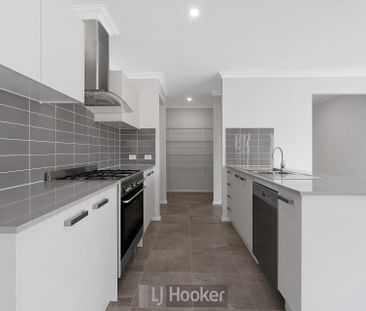 Ideal Family Home - Photo 3