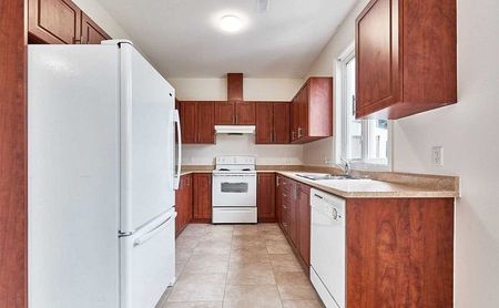 For Lease - 349 Pine Avenue, Oshawa, Ontario - Photo 4