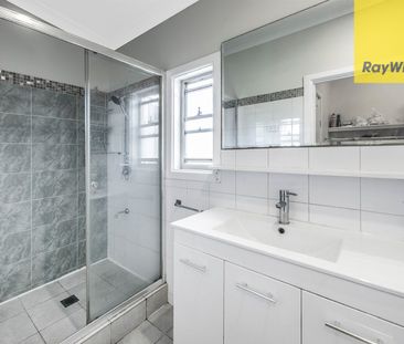 Charming Three Bedroom Character Cottage in Prime Harris Park Locat... - Photo 4