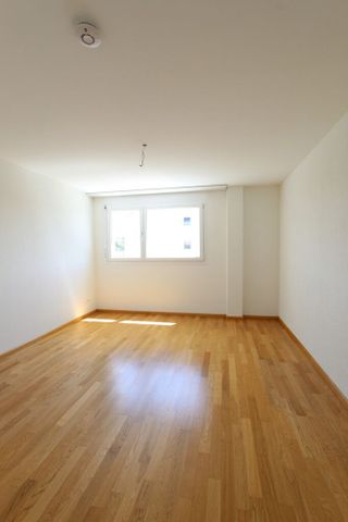 Attraktive 2.5-Zimmerwohnung mit grossem Balkon - Foto 4