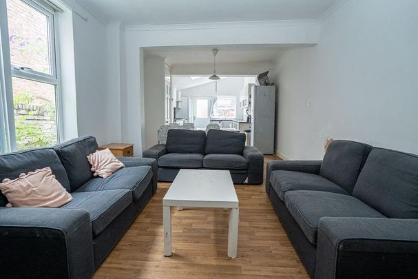 6 bedroom terraced house to rent - Photo 1