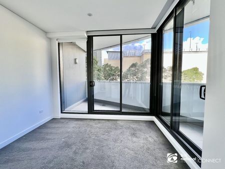 Spectacular 3 bedroom unit. - Photo 3