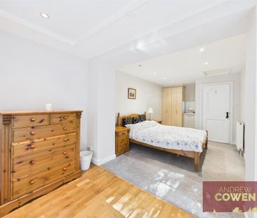 3 bedroom flat to rent - Photo 2