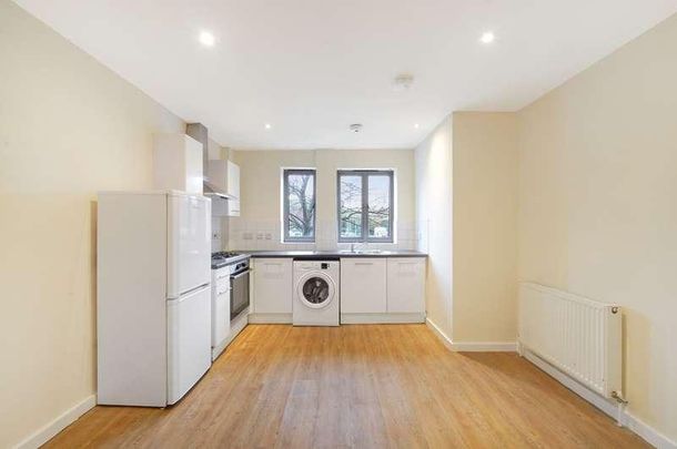 Platinum Court, Cephas Avenue, Stepney Green, E1 - Photo 1