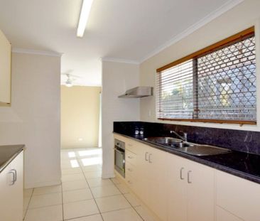CHARMING 3 BEDROOM HOME WITH OUTDOOR AREA - Photo 4