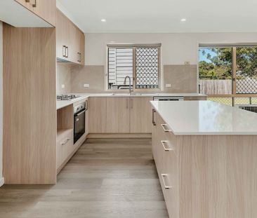 Fully Renovated Home in the Heart of Woolloongabba. Aircon in every... - Photo 6