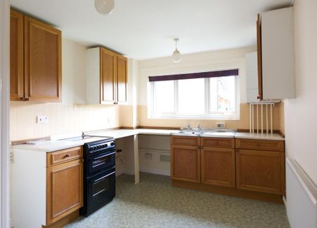2 bedroom ground floor flat to rent - Photo 3