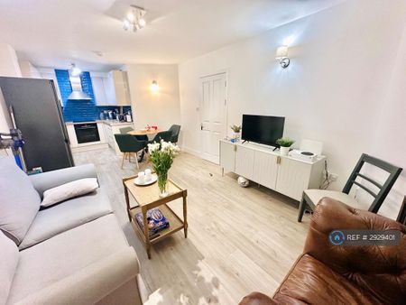 2 bedroom flat to rent - Photo 3