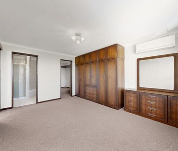 Fresh, Spacious & Light-Filled Home with Stunning Views - Photo 4