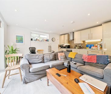 Avenue Road, N15, London - Photo 1