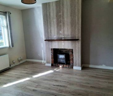 Partly Furnished 2 Bedroom Terrace - Photo 3