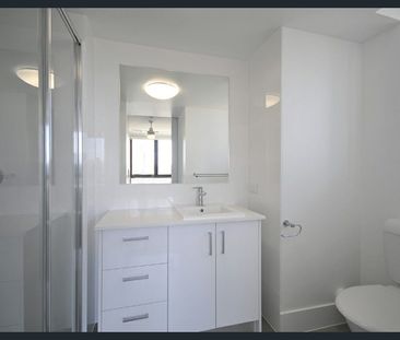 Stylish Beachside Living in the Heart of Palm Beach - Photo 4