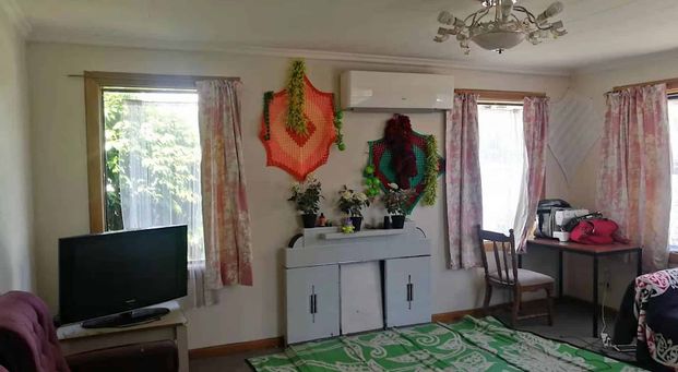 A home close to the mall, with new carpet - Photo 1