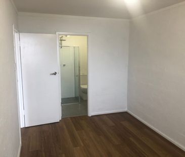 RENOVATED 1 X 1 APARTMENT - Photo 5