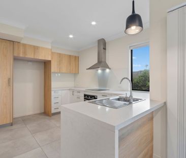 For Lease: Low-Maintenance Townhome in a Convenient Raceview Location! - Photo 4