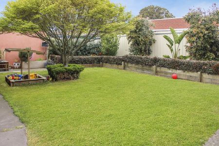 STUNNING HOME IN FANTASTIC LOCATION - Photo 5