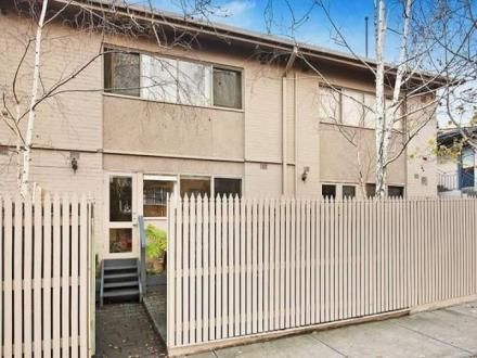 Large One Bedroom With Private Courtyard - Photo 5