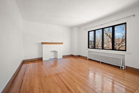 Logement rénové de 2 chambres à coucher plus bureau, semi-meublé. - Photo 2