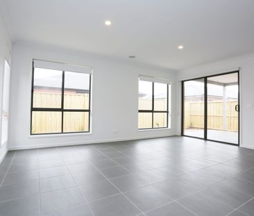 Spacious & Well-Maintained Family Home in a Prime Location - Photo 1