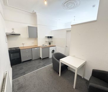 Flat 1, 26 Kelso Road, LS2 9PR, Leeds - Photo 4
