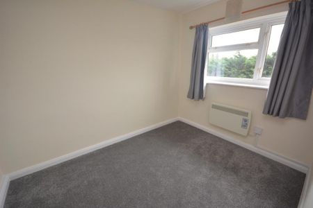 2 bedroom ground floor flat to rent - Photo 2