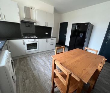 4 bedroom terraced house to rent - Photo 6