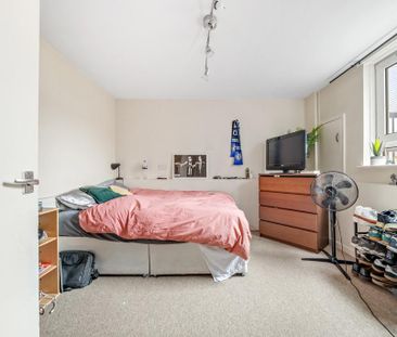 3 bedroom flat to rent - Photo 4