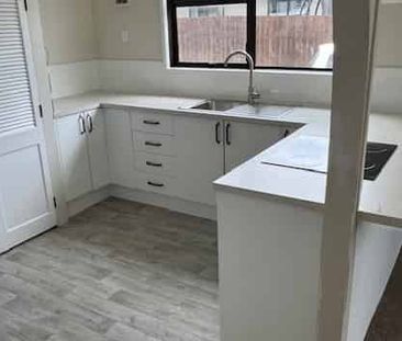 Renovated Three-Bedroom Home near the Hospital! - Photo 3