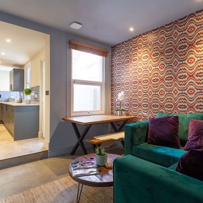 Russell Rise - Photo 1