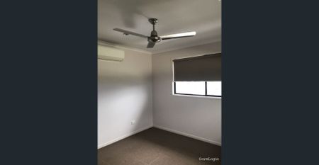 Stunning 3-bedroom, 2-bathroom residence - Photo 3