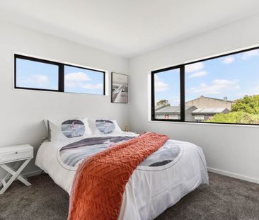 Magnificent in Manurewa - Photo 6