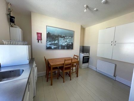 3 bedroom apartment to rent - Photo 4