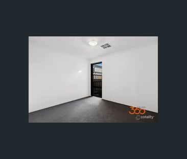 Light-filled and spacious! - Photo 5