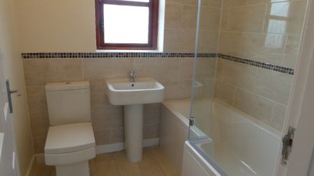 Fully Refurbished, Stylish 3 Bed Semi Detached House to Let in Great Morley Location - Photo 3