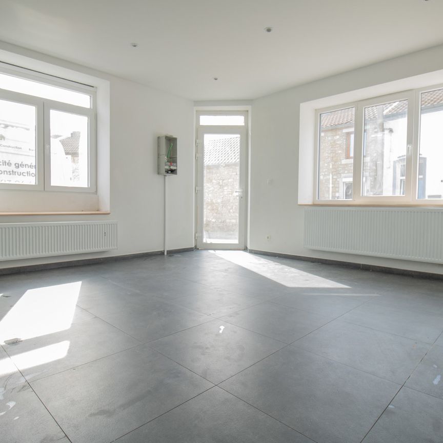 CHARMANTE MAISON ENTIEREMENT RENOVEE à 6567 Merbesle-Château Fontaine-Valmont  Loyer: 850 € / mois - Foto 1
